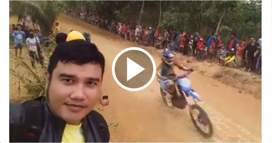 Pria asyik video selfie di tepi lintasan balap ini akhirnya tuai apes