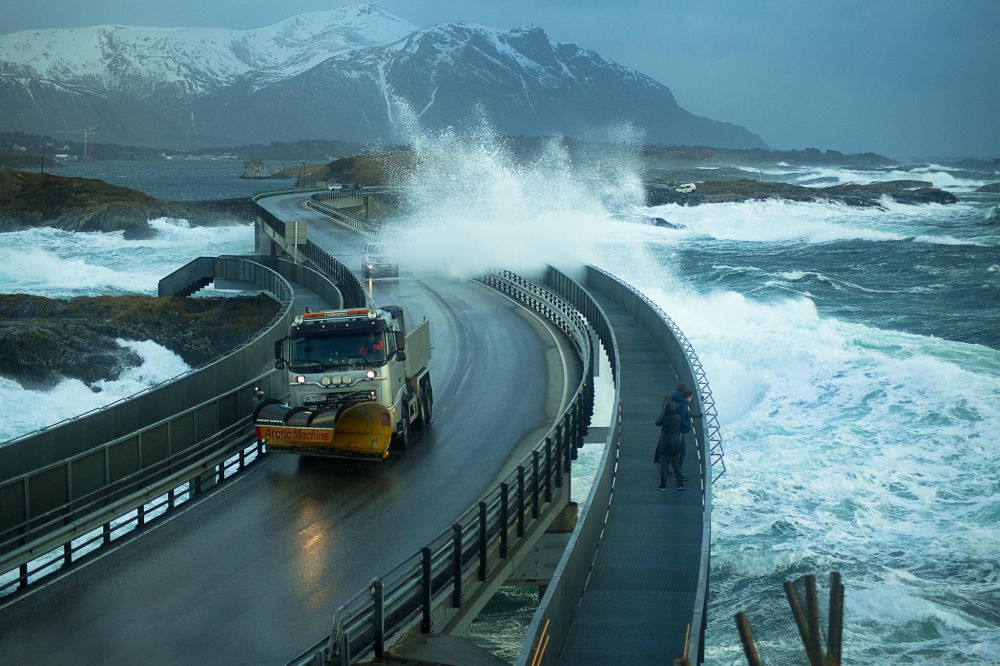 Atlantic Ocean Road © 2017 wittyfeed.com