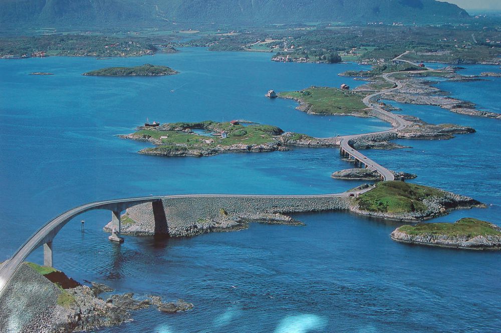 Atlantic Ocean Road © 2017 wittyfeed.com
