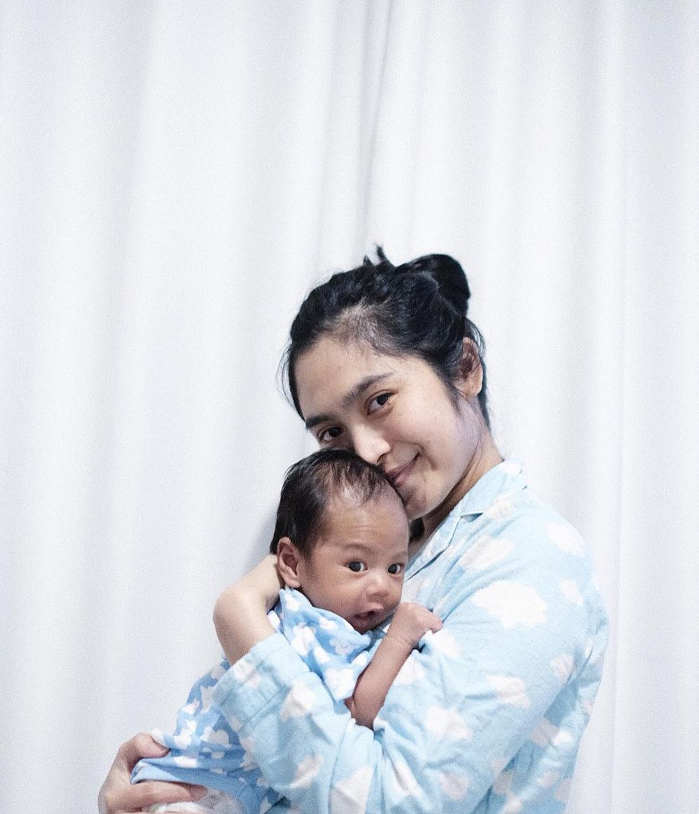 10 Potret kebahagiaan keluarga kecil Kunto Aji, family goals banget
