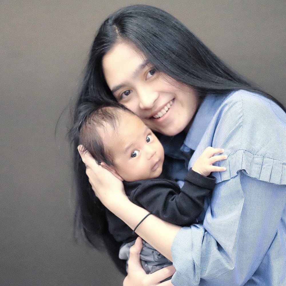 10 Potret kebahagiaan keluarga kecil Kunto Aji, family goals banget