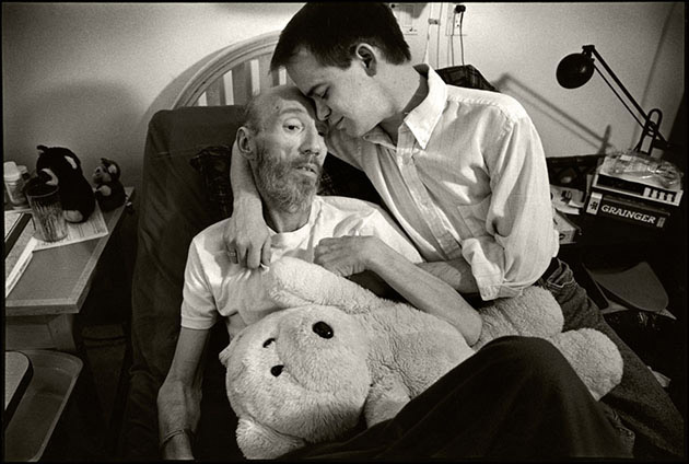 foto terakhir para penderita aids ini sungguh mengaduk-aduk hati © 2017 wittyfeed