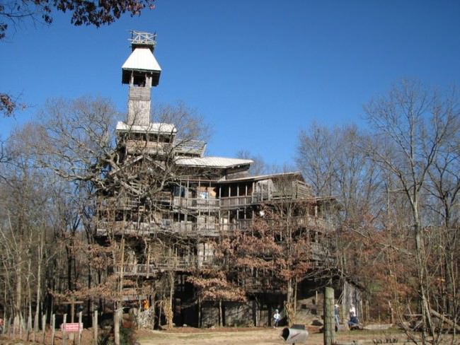 rumah pohon terbesar di dunia © 2017 wittyfeed.com rumah pohon terbesar di dunia © 2017 wittyfeed.com