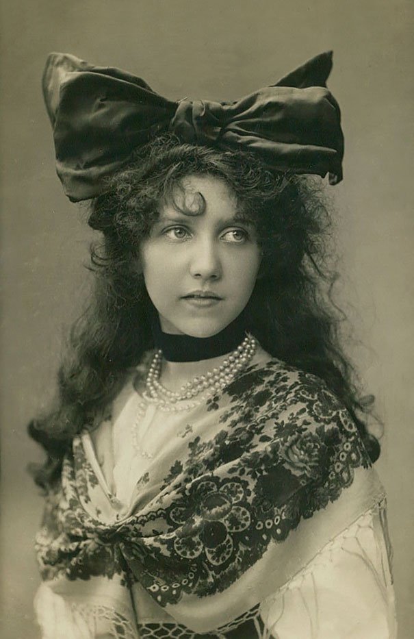 20 Foto dari kartu pos ini tunjukkan cantiknya wanita satu abad silam