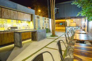 Nikmati sensasi bermalam di hotel dari kontainer ini, mewah & berkelas