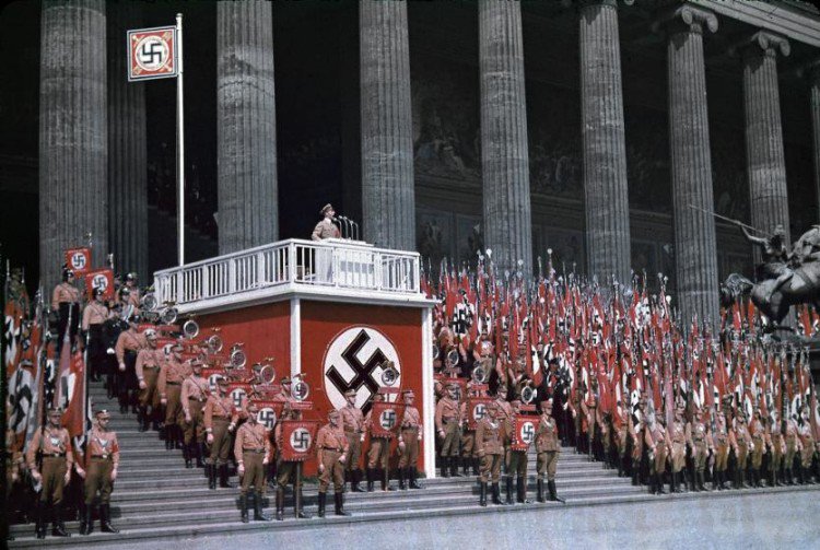 15 Foto langka aktivitas Nazi versi berwarna, keren tapi bikin ngeri 