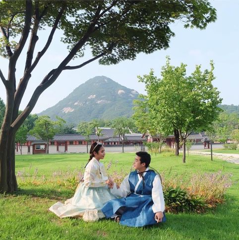 10 Potret gaya pacaran Dinda Kirana dengan cowok Korea, mirip K-Drama