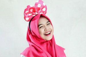 Gara-gara aksi goyang Ria Ricis ini, netizen sentil Oki Setiana Dewi