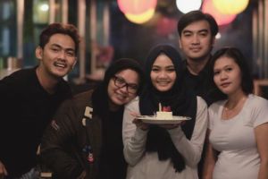 Rina Nose dapat kejutan ulang tahun dari mantan suami, romantisnya