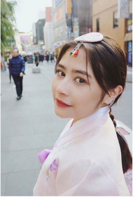 Liburan ke Korea, berikut parade 8 seleb cantik pakai hanbok