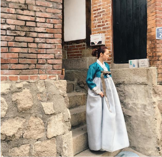 Liburan ke Korea, berikut parade 8 seleb cantik pakai hanbok