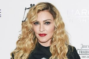 Madonna bikin heboh netizen, unggah foto tato logo Nike di area intim