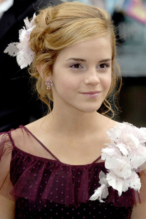 14 Foto transformasi gaya rambut Emma Watson, cantiknya konsisten nih!