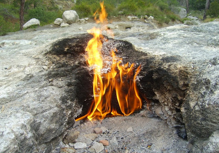 Wisata api abadi © 2017 Istimewa