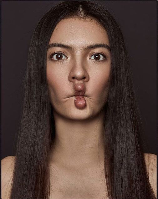 pose raline © 2017 brilio.net pose raline © 2017 brilio.net