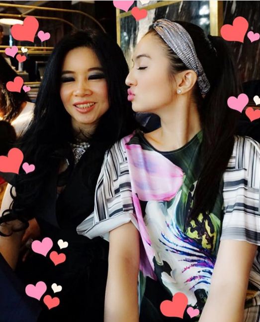 pose raline © 2017 brilio.net pose raline © 2017 brilio.net