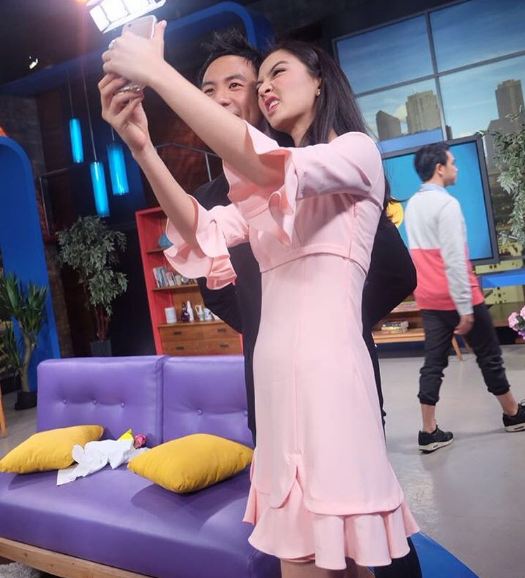 pose raline © 2017 brilio.net pose raline © 2017 brilio.net