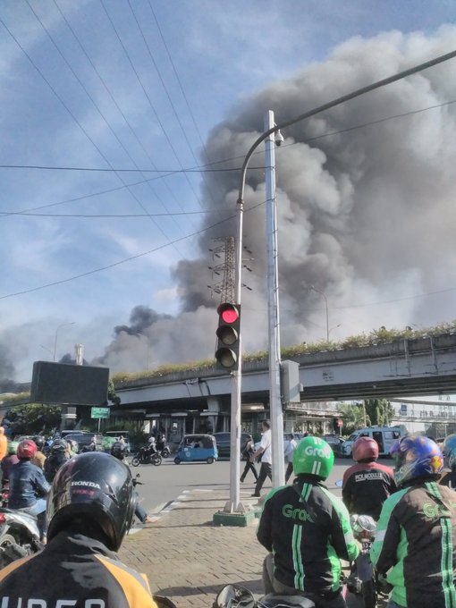 10 Foto dahsyatnya kebakaran Pasar Senen di Jakarta