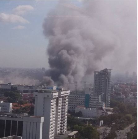 10 Foto dahsyatnya kebakaran Pasar Senen di Jakarta