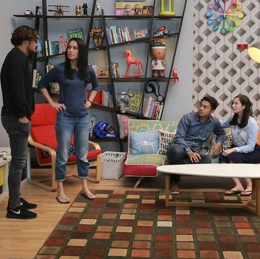 Tetangga Masa Gitu © 2017 instagram.com/tetanggamasagitu_net Tetangga Masa Gitu © 2017 instagram.com/tetanggamasagitu_net