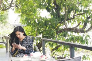 Restoran ini larang keras pengunjungnya mainkan smartphone, kenapa ya?