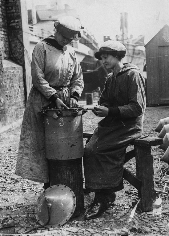 25 Foto pekerja perempuan saat Perang Dunia I, tangguh dan andal