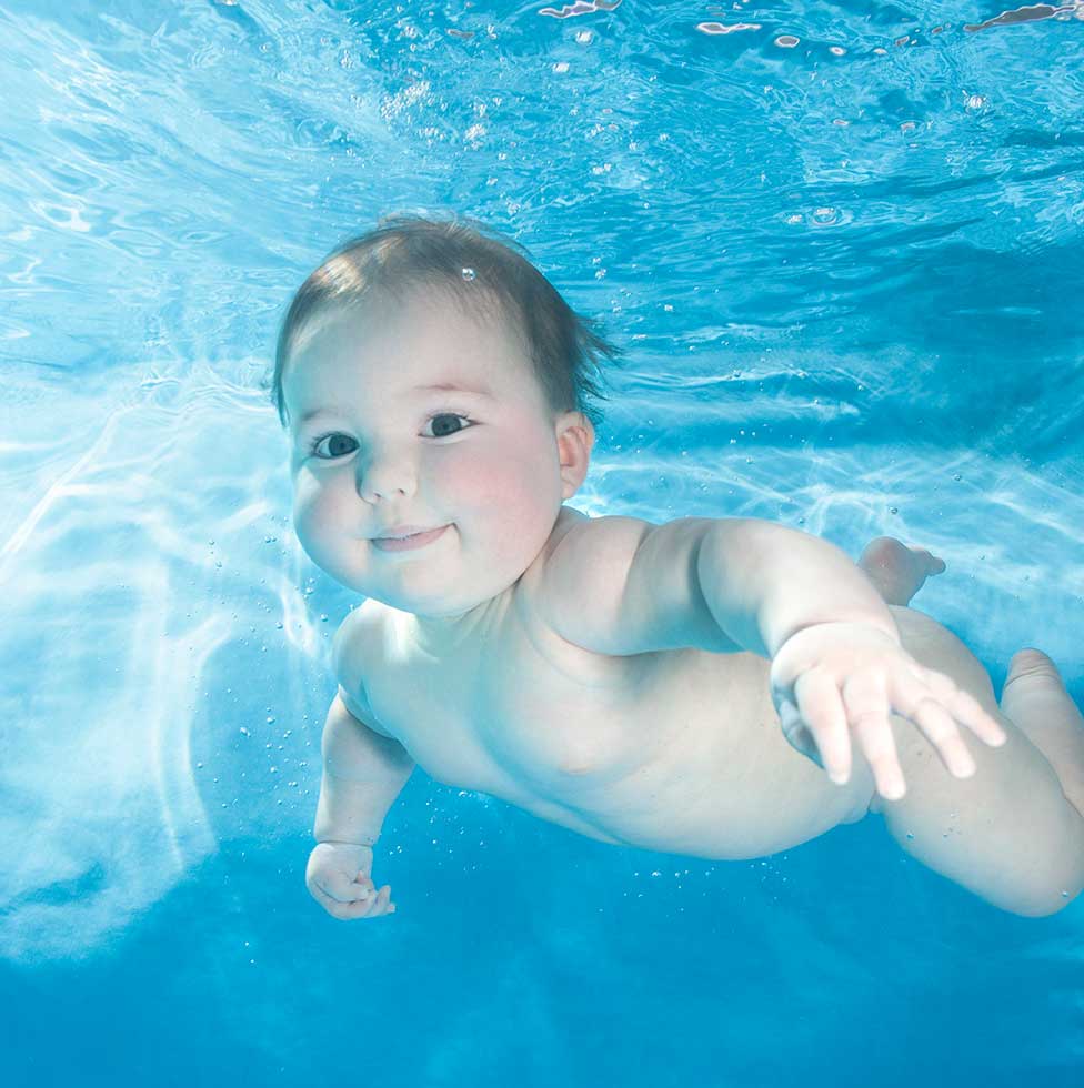 10 Foto  bayi  berenang di bawah air ini hasilnya keren  dan 