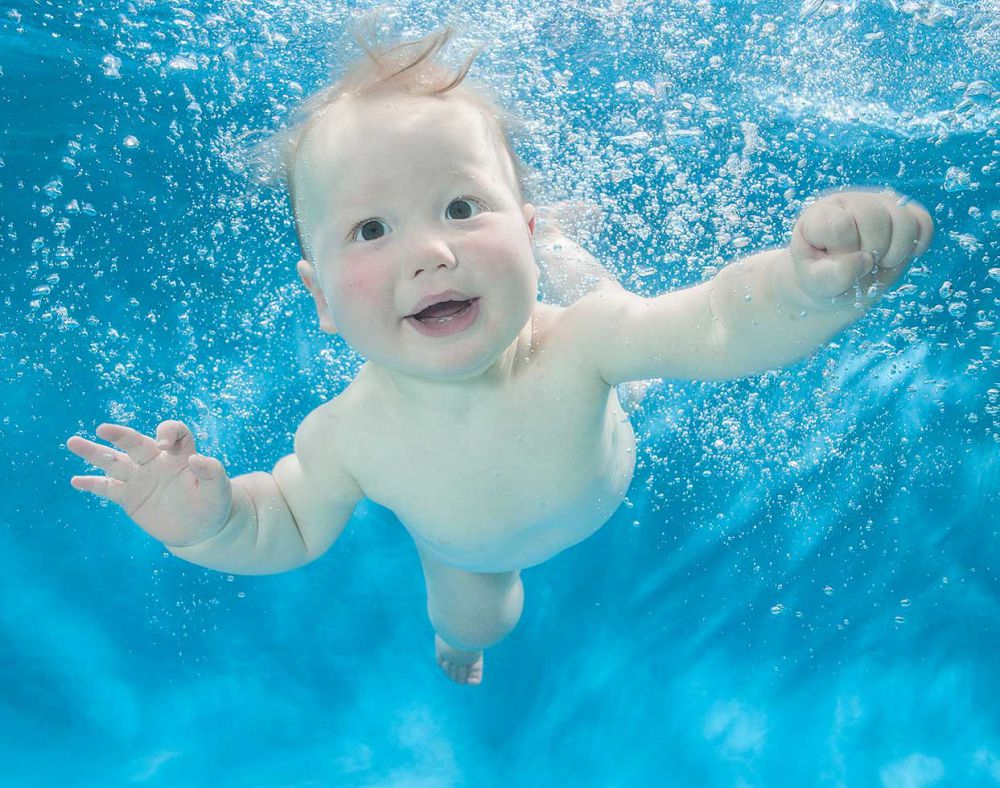 10 Foto bayi berenang di bawah air ini hasilnya keren dan bikin gemes