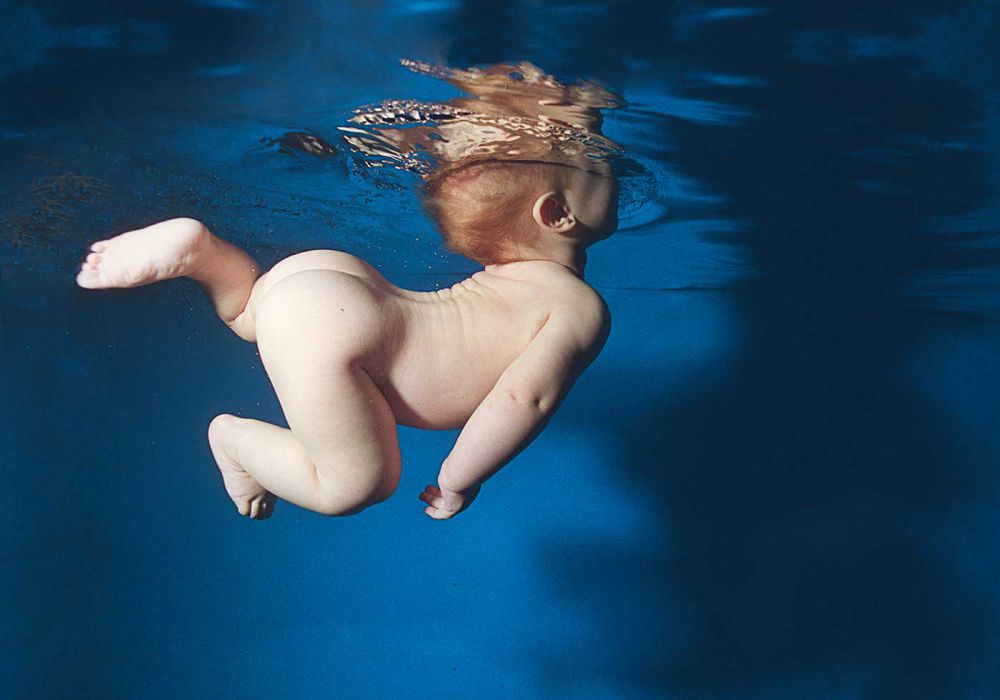 10 Foto bayi berenang di bawah air ini hasilnya keren dan bikin gemes