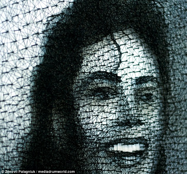 5 Potret wajah Michael Jackson disusun dari 15 ribu paku ini memukau