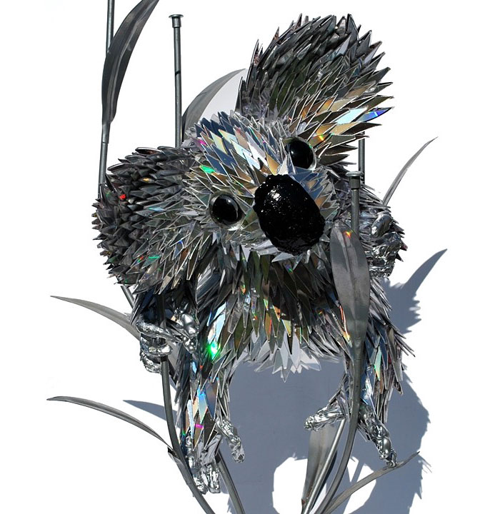 karya seni dari CD bekas © 2017 Sean Avery