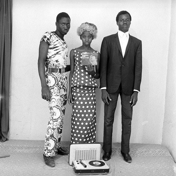 15 Potret gaya pemuda di negara Mali era 60an, dijamin bikin bengong