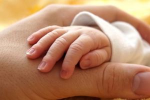 Bayinya terlahir mirip alien, ibu ini tolak peluk dan susui anaknya