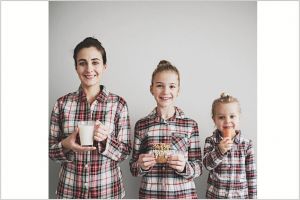 12 Foto kompaknya ibu dan dua putrinya ini bikin pengen nikah muda