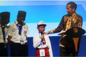 Siswa SD ini bikin Jokowi ketawa malu akibat salah ucap ikan tongkol