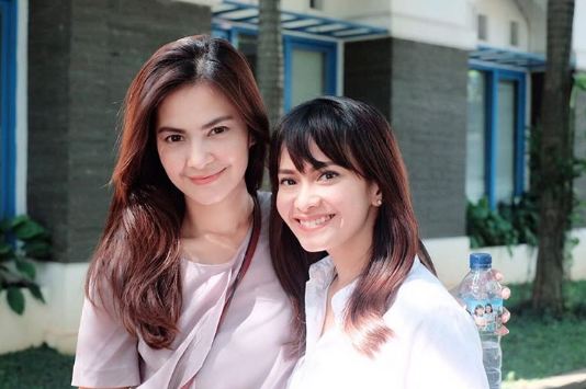 Cut Tary makeup flawless © 2017 istimewa