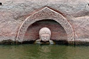 Patung Buddha berusia 600 tahun ini muncul di tempat yang tak disangka