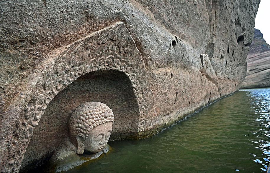 Patung Buddha berusia 600 tahun ini muncul di tempat yang tak disangka