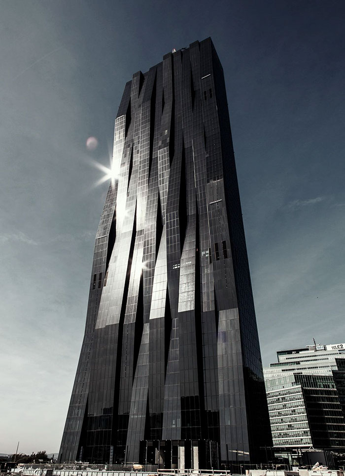 10 Bangunan ini dijuluki 'Markas Supervillain' karena bentuknya serem