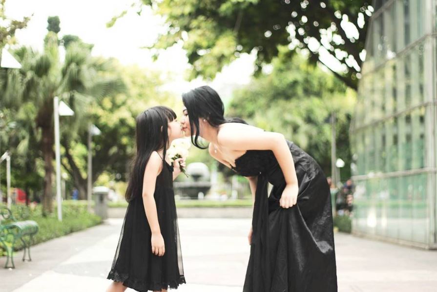 Delia Husein berbagai sumber Delia Husein berbagai sumber