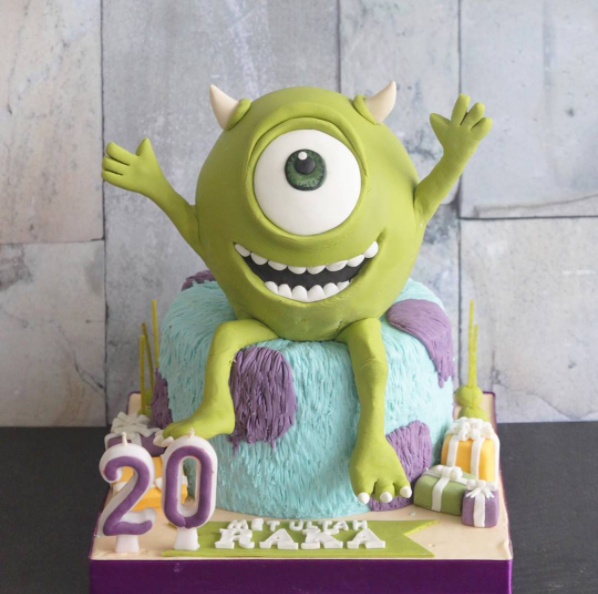 15 Kue ulang tahun bertema kartun dari Pixar ini bikin tak tega makan