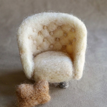 12 Furniture mini ini terbuat dari wol, keren banget deh