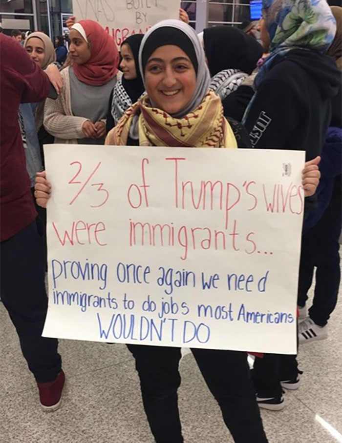 15 Aksi protes terhadap larangan muslim masuk AS ini menyentuh hati