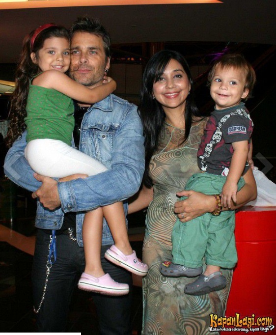 ayu azhari  © 2017 istimewa