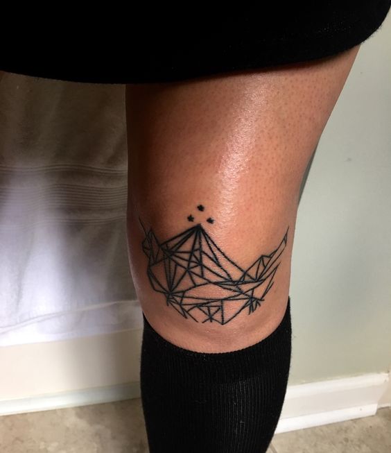 10 Desain  tato  di lutut ini bikin kamu ngilu sekaligus takjub