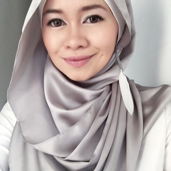 10 Inspirasi hijab anting keren desainer Malaysia Raja Nadia Sabrina