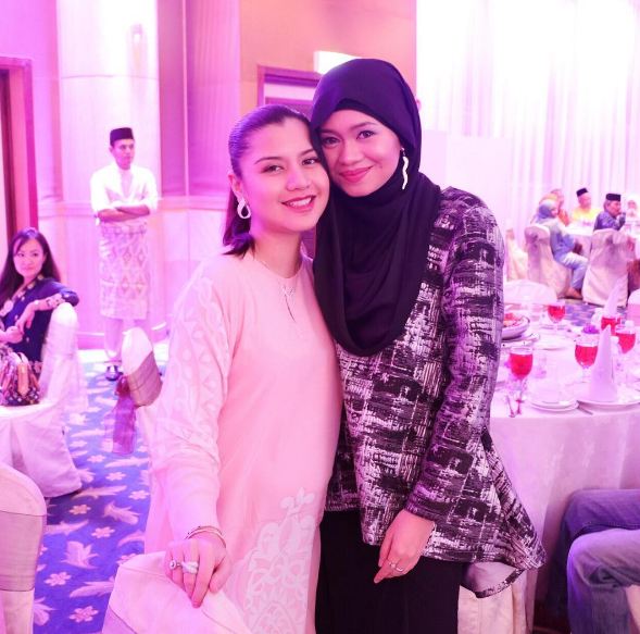 10 Inspirasi hijab anting keren desainer Malaysia Raja Nadia Sabrina