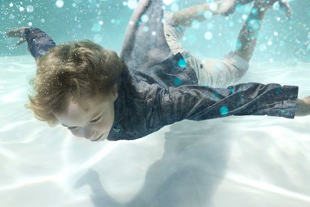 12 Foto pemotretan anak di bawah air ini kece abis