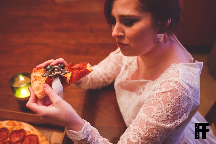 7 Foto memukau 'pernikahan' gadis cantik dengan sepotong pizza, wow