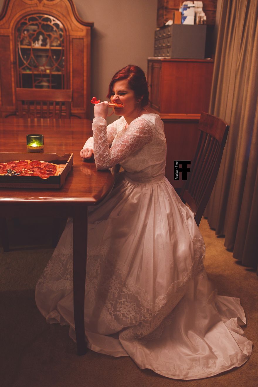 7 Foto memukau 'pernikahan' gadis cantik dengan sepotong pizza, wow